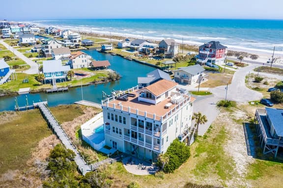 Bay Manor - Image 1