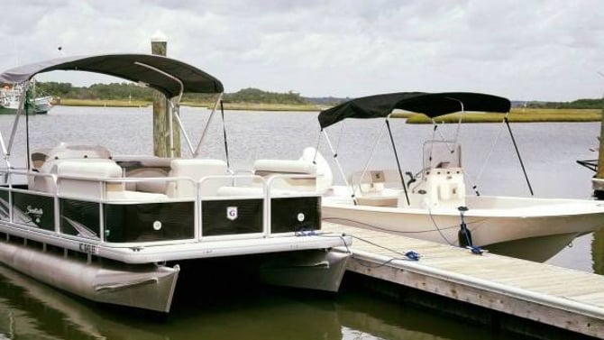 Aquaholics Boat Rentals